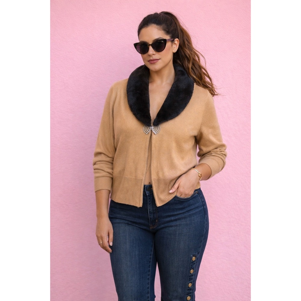 Requirements XL Cardigan Faux Fur Collar‎ Embellished Clasp Sweater Tan